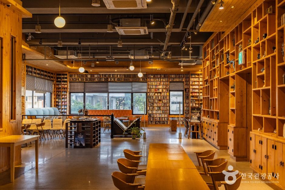 전주영화호텔 영화도서관