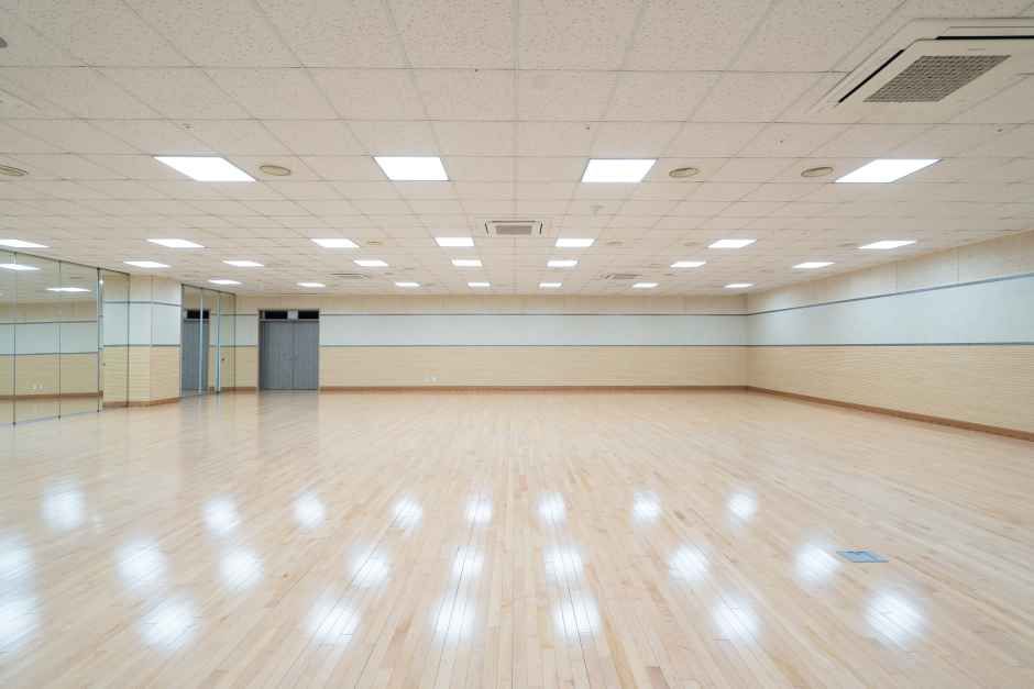 thumbnail-경상남도문화예술회관-10