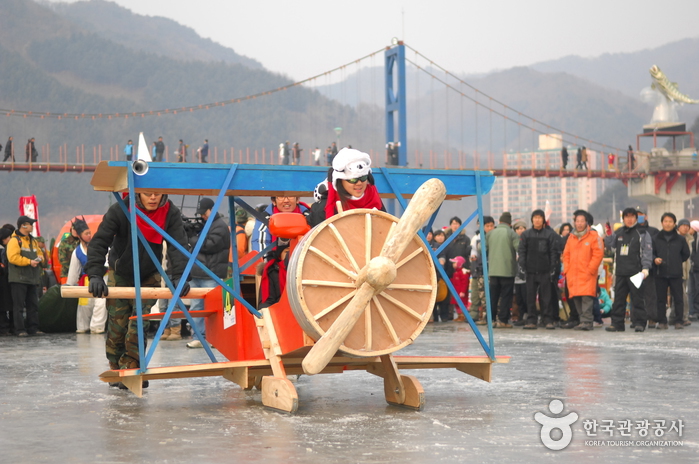 Hwacheon Sancheoneo Ice Festival (얼음나라 화천산천어축제)