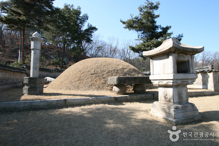 Королевская гробница Чоннын [Объект Всемирного наследия ЮНЕСКО](서울 정릉(신덕왕후) [유네스코 세계문화유산])