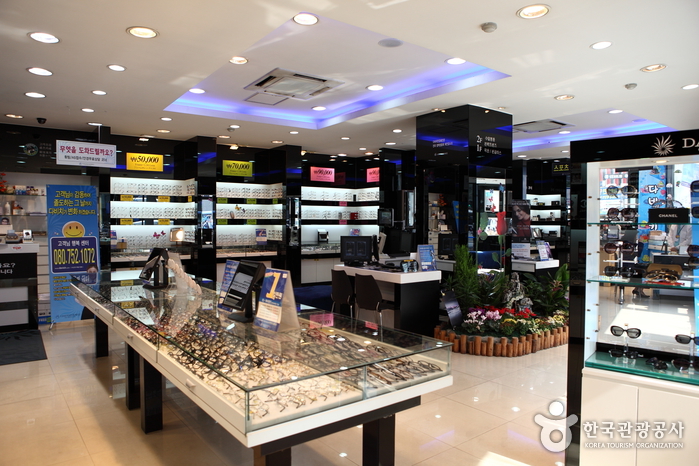 Davich Optical - Myeongdong Branch (다비치안경 - 명동점)
