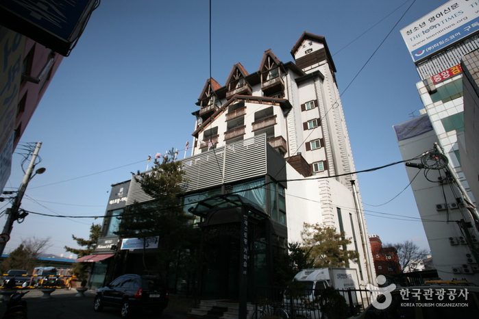 Cheonan Metro Tourist Hotel (천안메트로관광호텔)