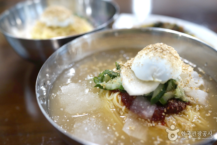 열량이 낮고 식이 섬유가 풍부한 대화강냉이공이(막)국수