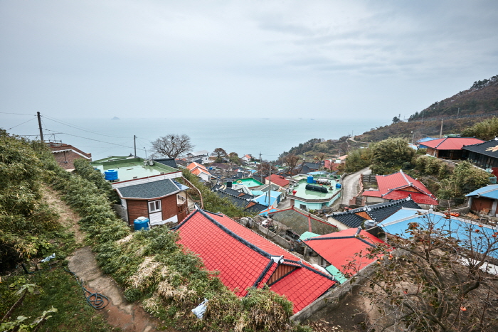 Gacheon Daraengi Village (가천 다랭이마을)