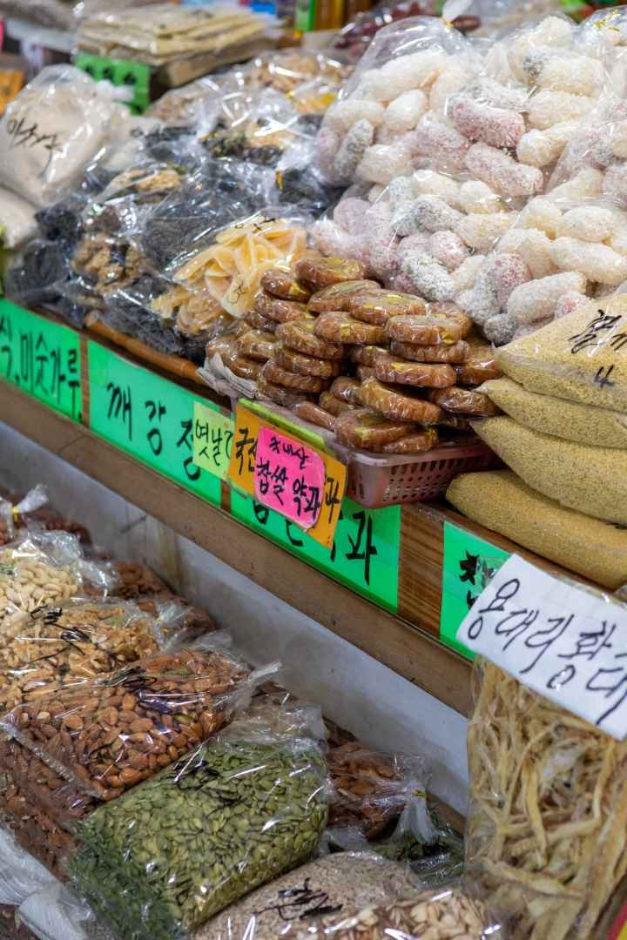 Yeongcheon-Markt (독립문 영천시장)