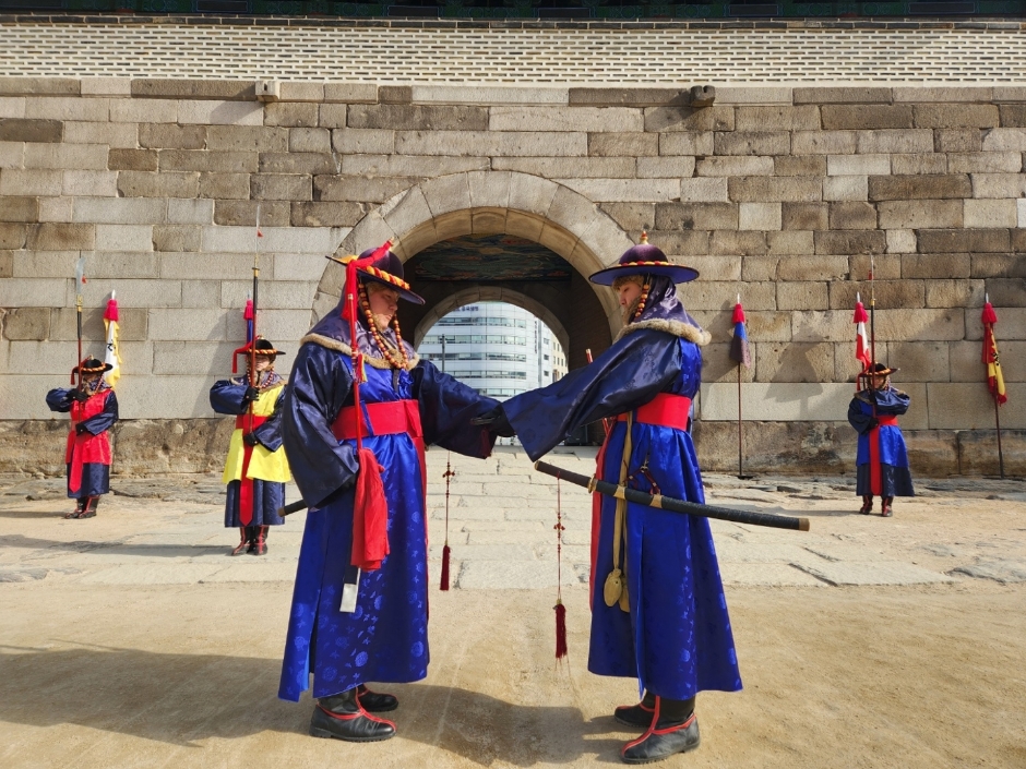 Sungnyemun Gate Guard Ceremony & Experience (숭례문 파수의식 / 원데이! 파수군)
