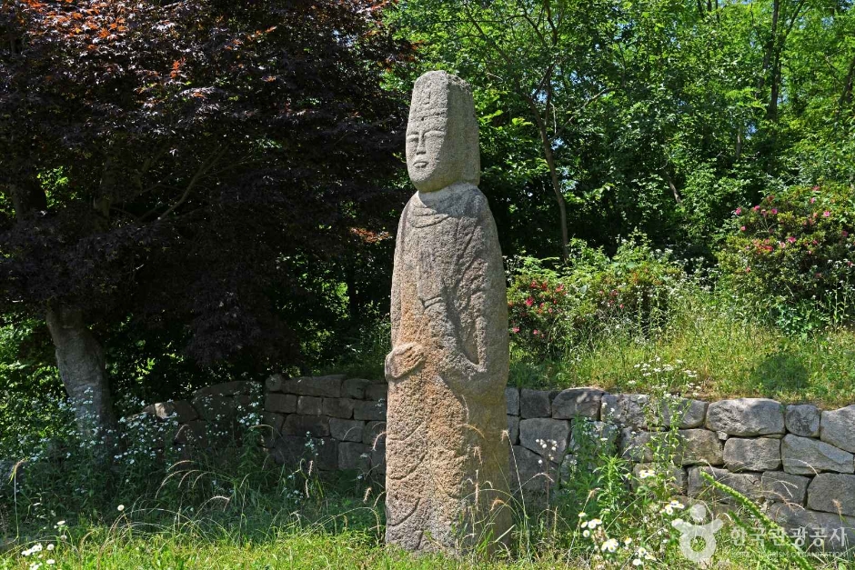 서산여미리석불입상