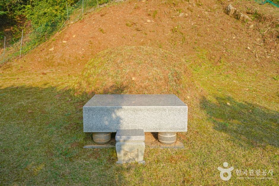 안성 남사당 바우덕이 묘