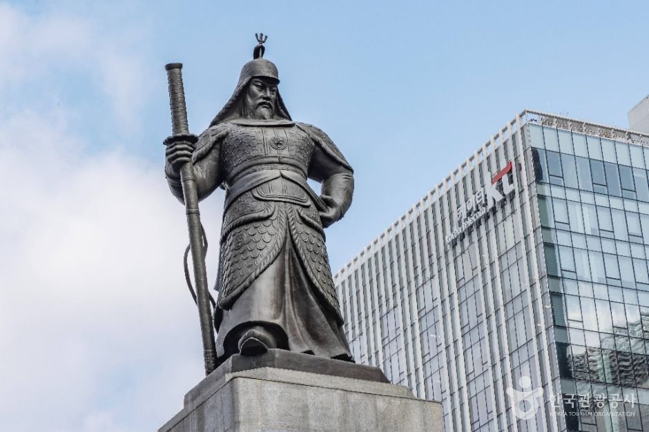 충무공 이순신 동상