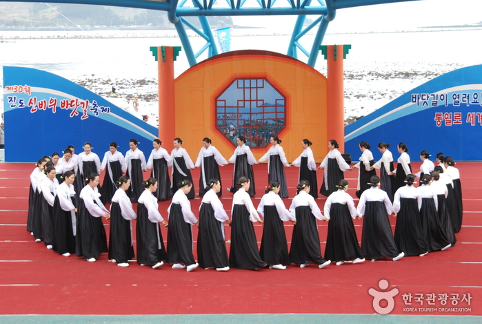 Jindo Miracle Sea Festival (진도 신비의바닷길축제)