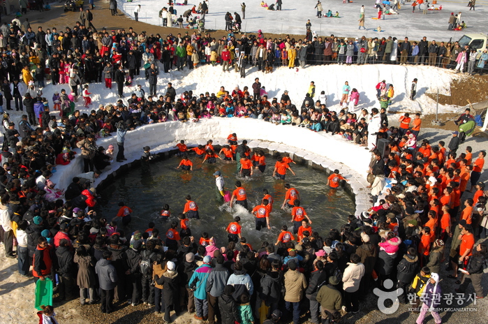 Hwacheon Sancheoneo (Mount Trout) Ice Festival (얼음나라 화천 산천어축제)
