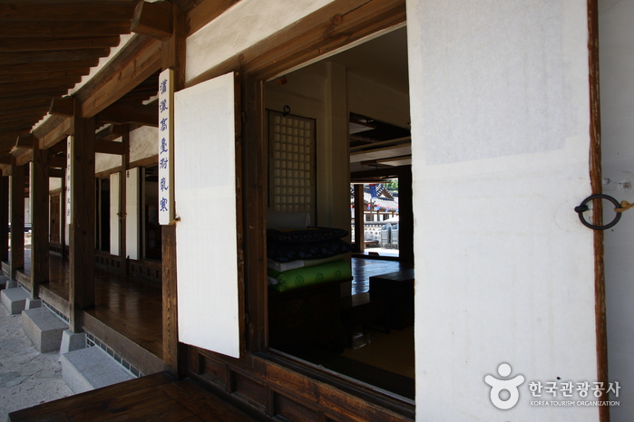 Namsangol Hanok Village (남산골 한옥마을)