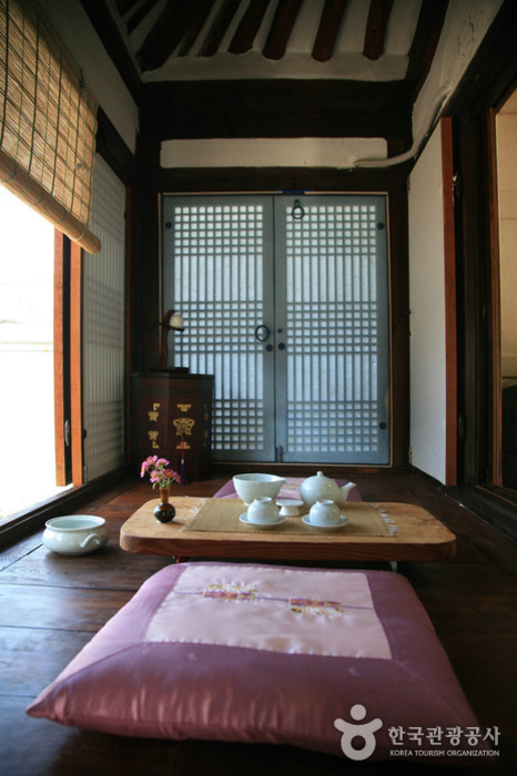 Hagindang House (학인당)