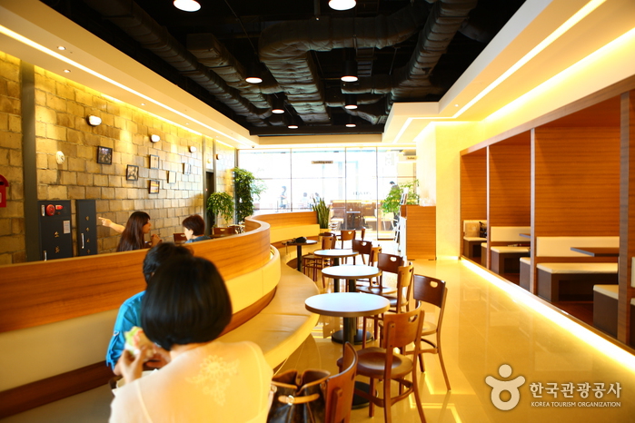 Café TEA’US Myeongdong 1st Branch