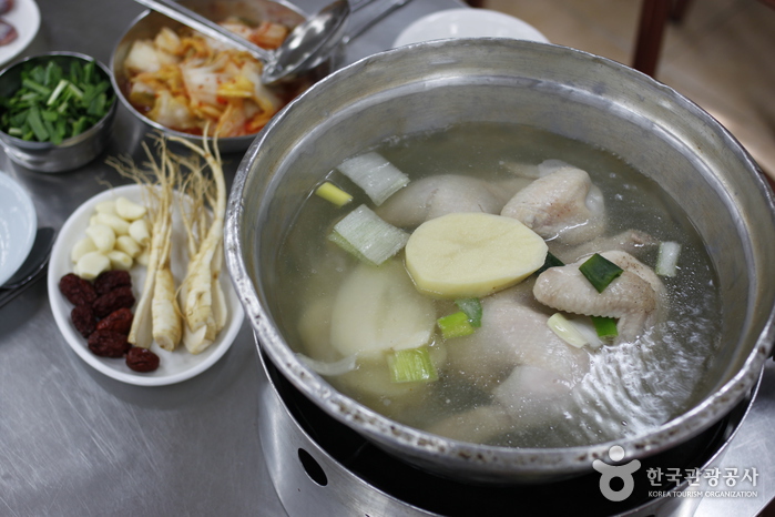 明洞タッカンマリ（명동닭한마리） - レストラン - 韓国旅行・観光情報