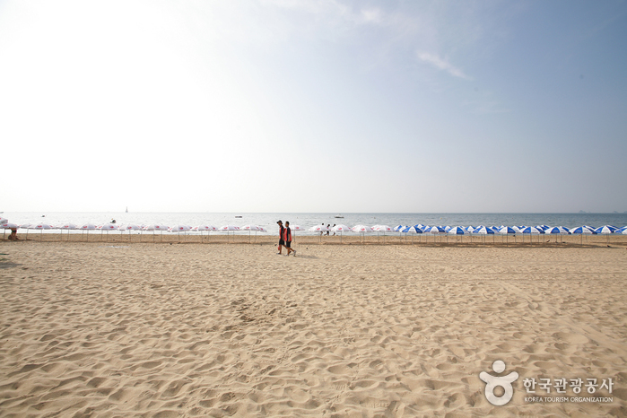 Gwangalli Beach (광안리해수욕장)