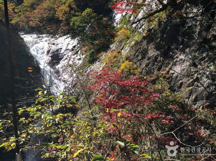 Yukdampokpo Falls (육담폭포)