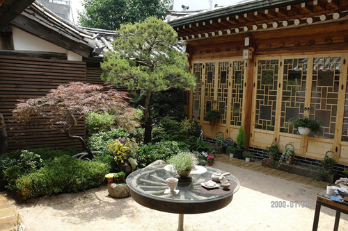 庭園茶院(뜰과다원)