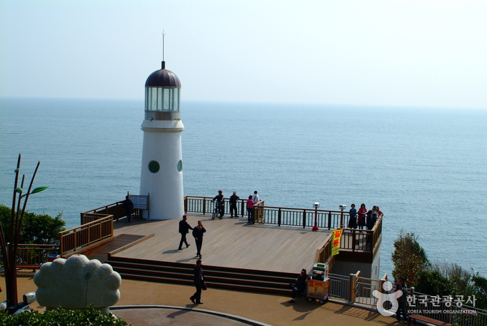 Dongbaekseom Island (동백공원)