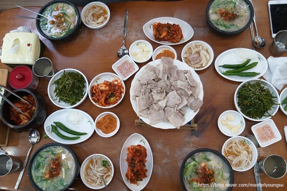 密陽豬肉湯飯(밀양돼지국밥)