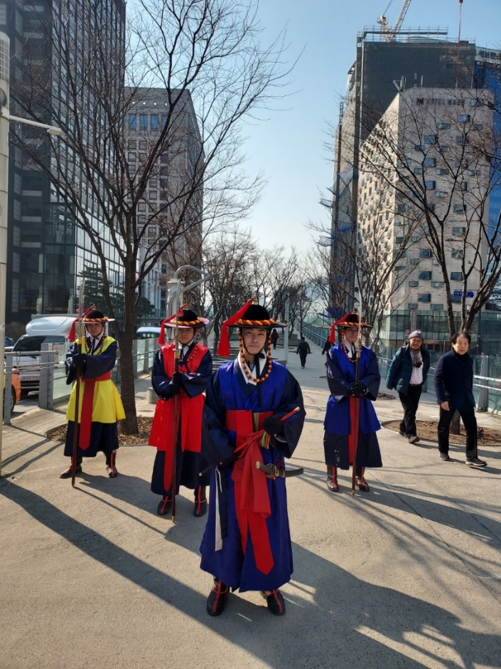 thumbnail-Sungnyemun Gate Guard Ceremony & Experience (숭례문 파수의식 / 원데이! 파수군)-1