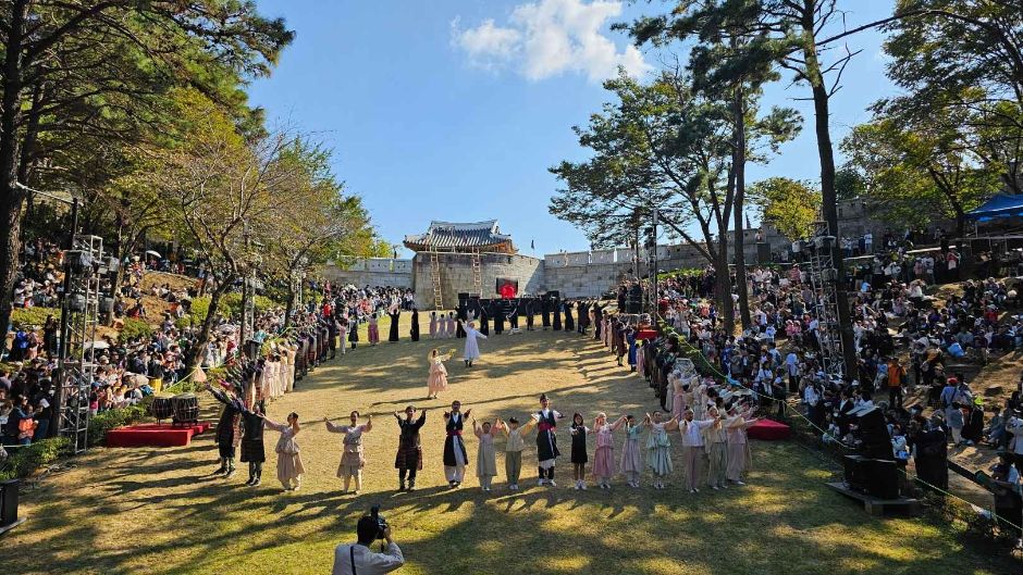 Festival de la Historia de la Fortaleza Dongnaeeupseong (동래읍성역사축제)