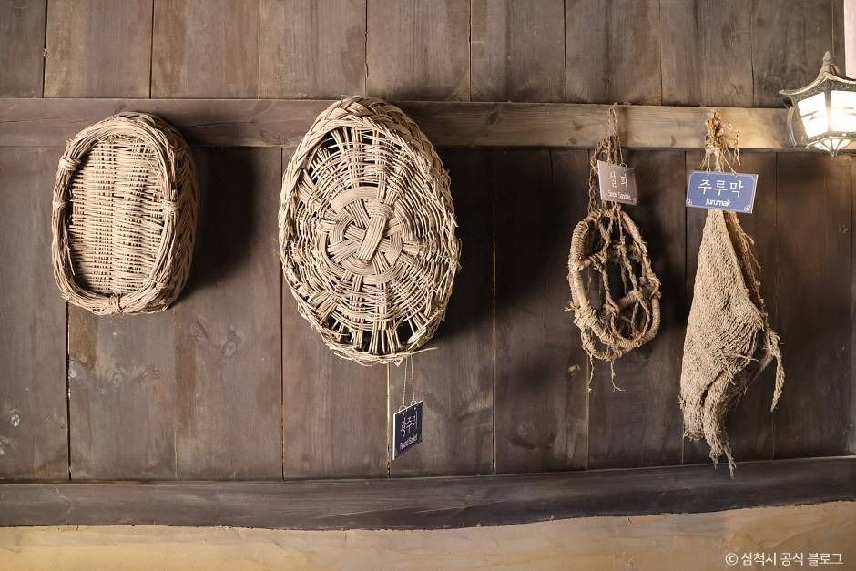 thumbnail-삼척 신리 너와집과 민속유물-25