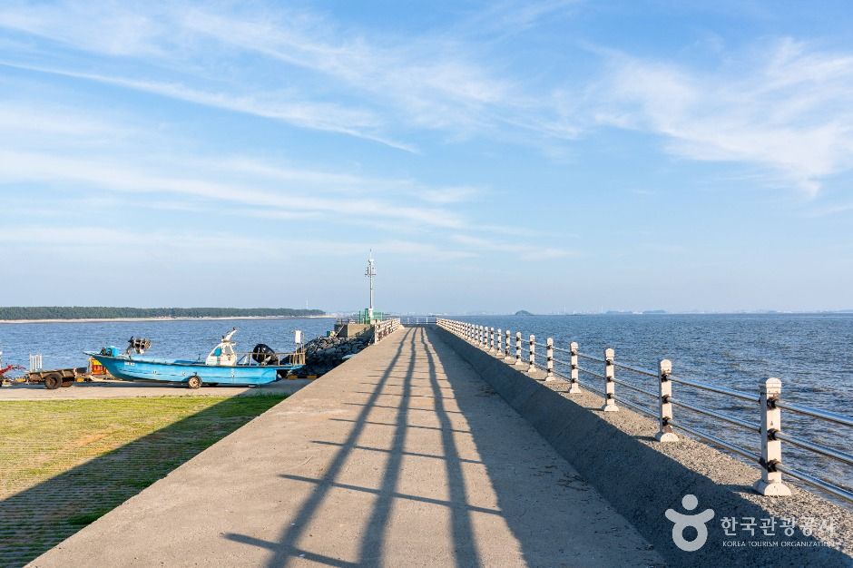 송석항