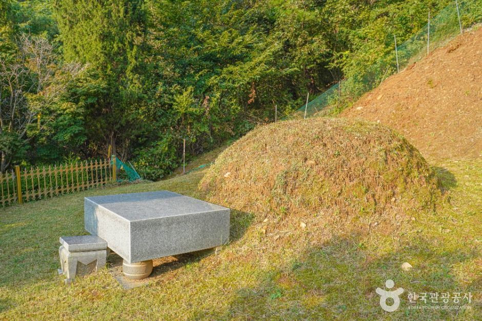 thumbnail-안성 남사당 바우덕이 묘-8