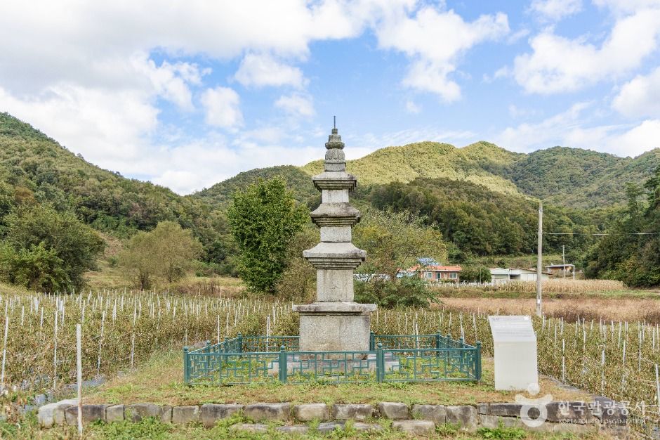 thumbnail-괴산 삼방리 삼층석탑-1