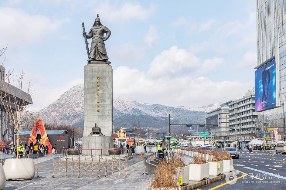 충무공 이순신 동상