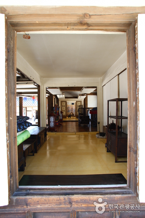 Namsangol Hanok Village (남산골 한옥마을)