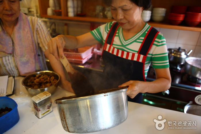 Seoureseo Duljjaero Jalhaneunjip (The Second Best in Seoul) (서울서둘째로잘하는집)2