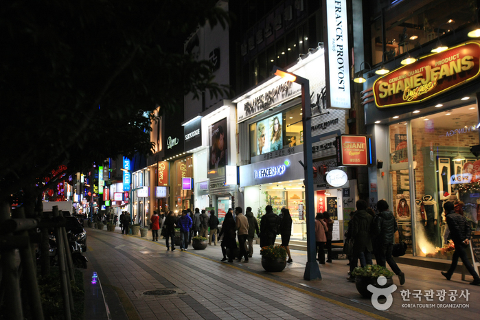 Calle de Cultura y Moda de Gwangbok-ro (광복로문화패션거리)