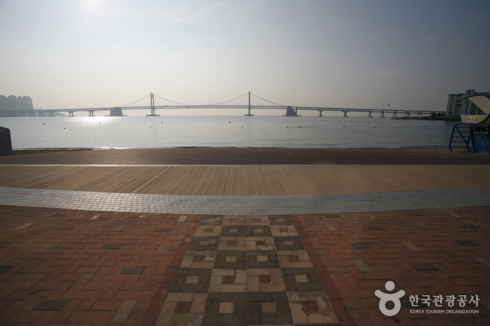 Gwangalli Beach (광안리해수욕장)
