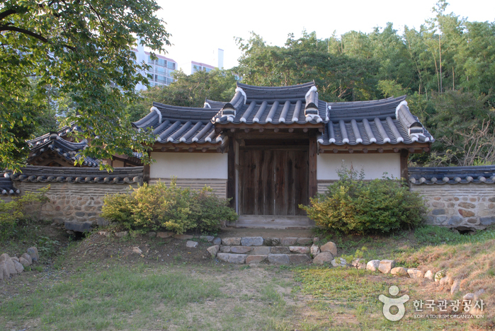 Парк Тончхундан в городе Тэчжон (대전 회덕 동춘당)