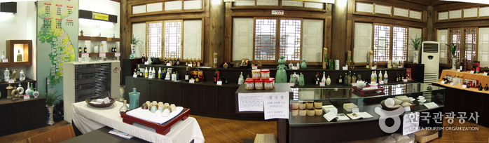 Jeonju Korean Traditional Wine Museum (전주 전통술박물관)