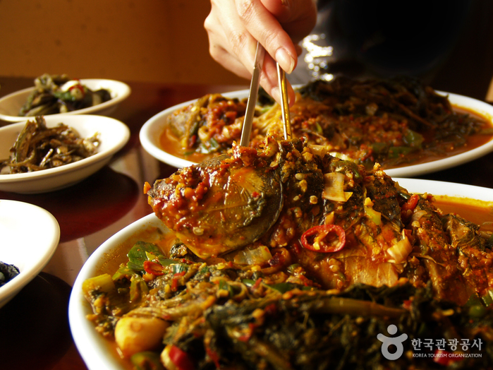 붕어찜을 맛있게 먹기 위해서는 최소 1시간 전에 예약하는 것이 좋다 