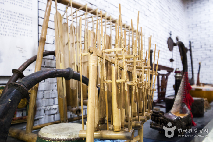 Museo de Instrumentos Musicales del Mundo (세계민속악기박물관)