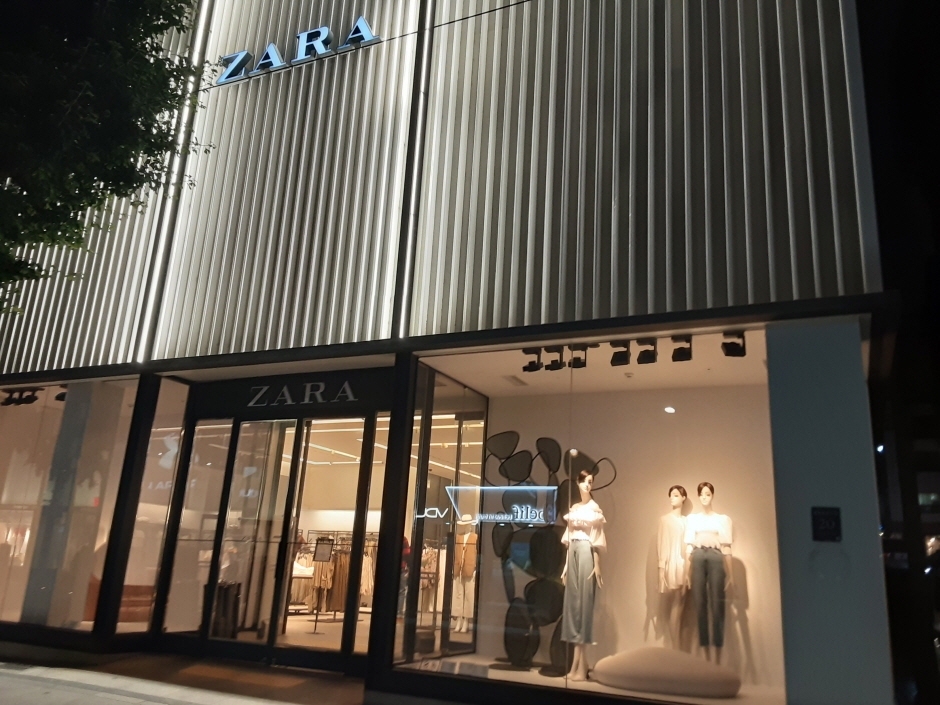 Zara - Garosu-gil Branch [Tax Refund Shop] (자라 가로수길점)