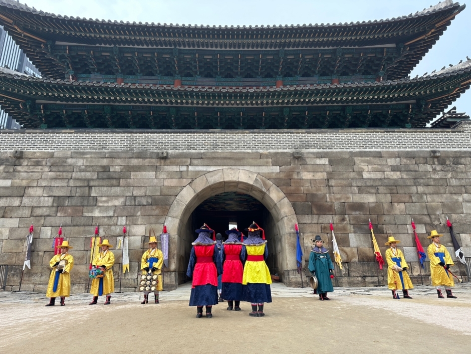thumbnail-Sungnyemun Gate Guard Ceremony & Experience (숭례문 파수의식 / 원데이! 파수군)-2