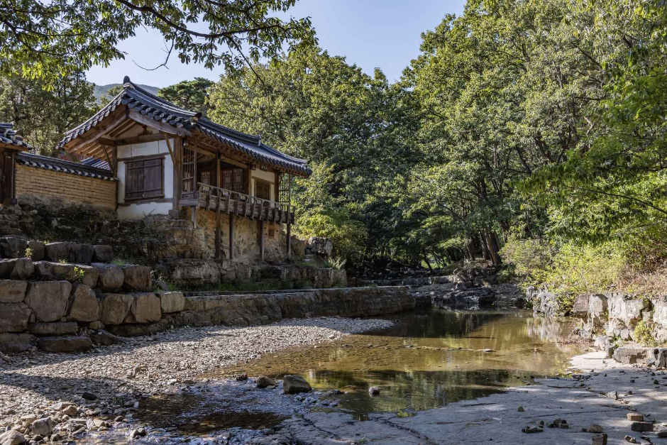 Dokrakdang House (경주 독락당)