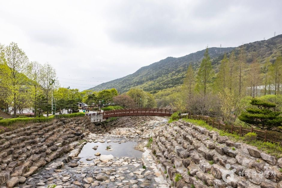화명수목원