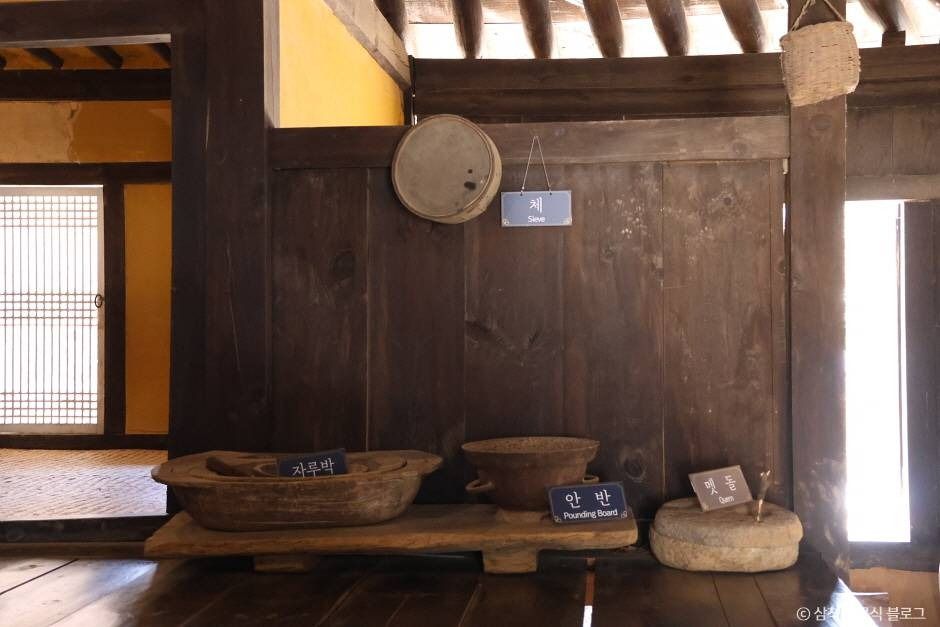 삼척 신리 너와집과 민속유물