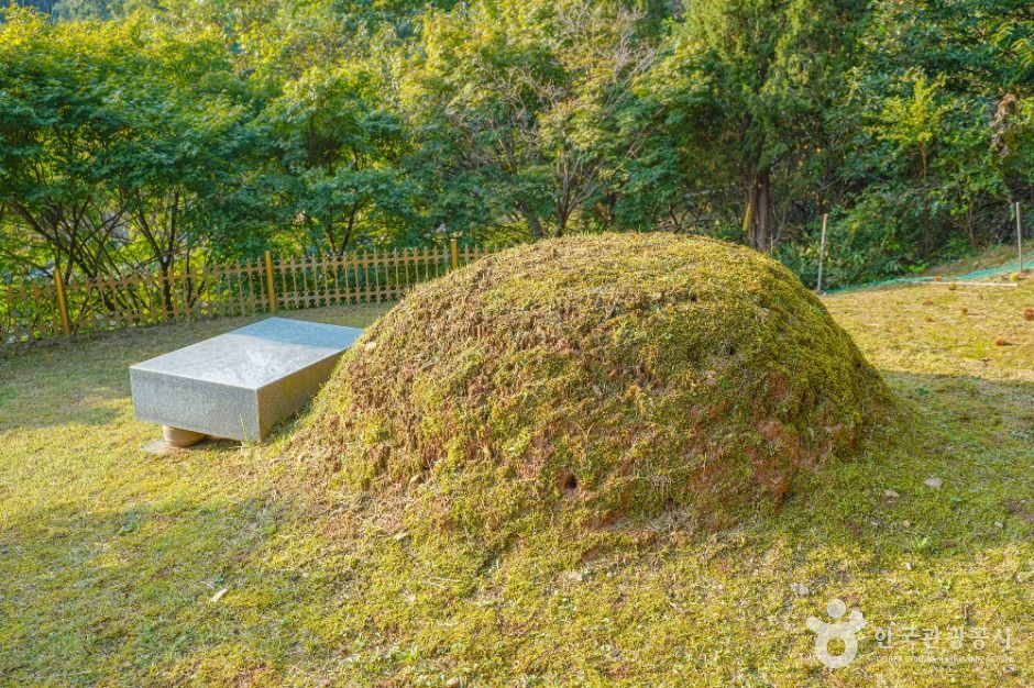 thumbnail-안성 남사당 바우덕이 묘-9