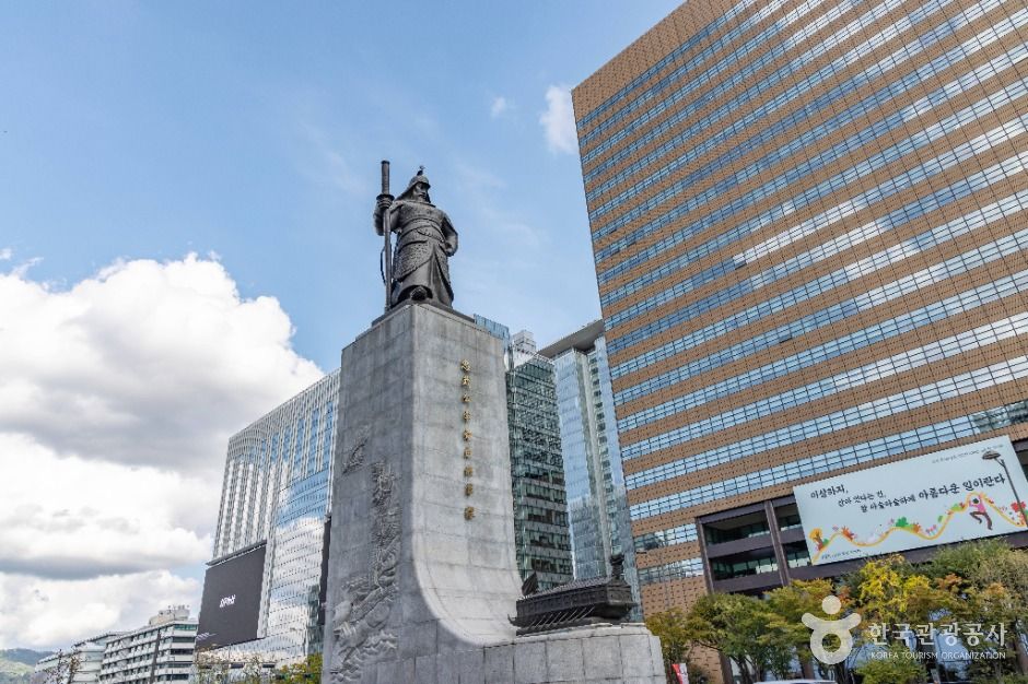 충무공 이순신 동상