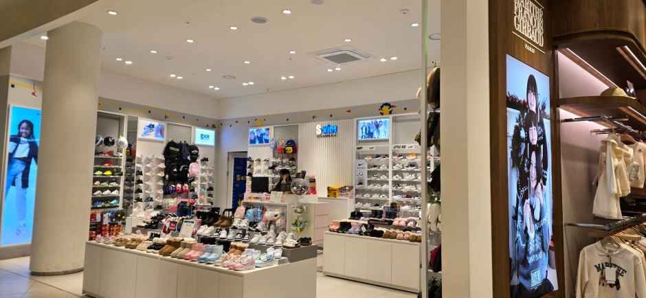 Adidas - LOTTE Premium Outlets Gimhae Branch [Tax Refund Shop](에스키즈 롯데프리미엄아울렛 김해점)