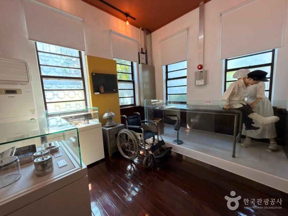 thumbnail-거창근대의료박물관-11