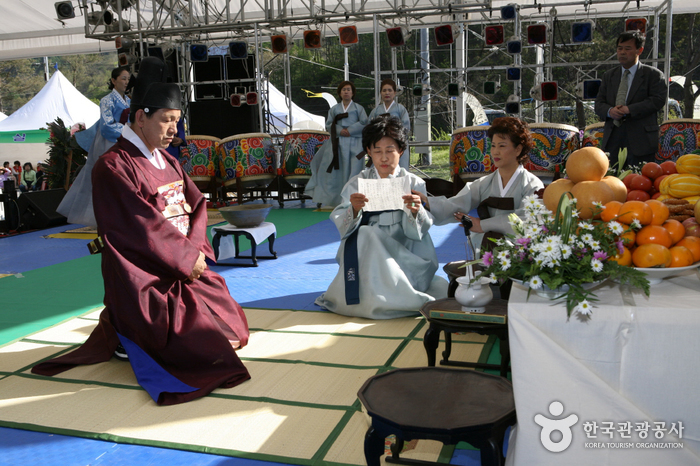 Mungyeong Traditional Chasabal Festival (문경 전통찻사발축제)