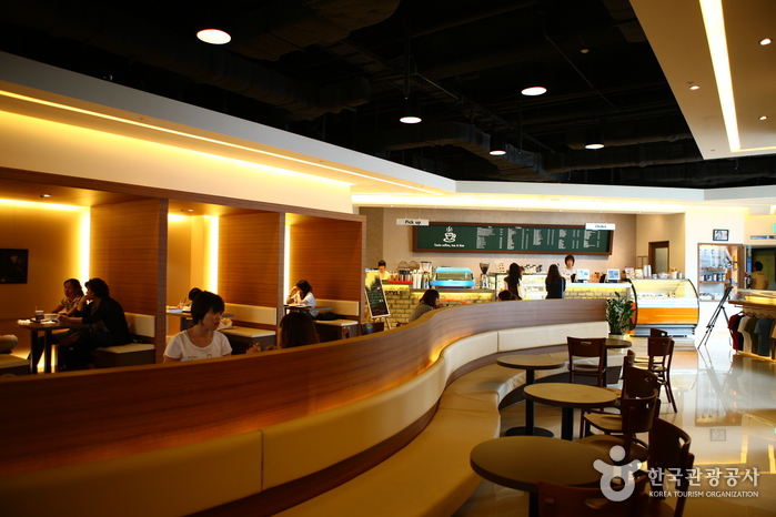 Café TEA’US Myeongdong 1st Branch